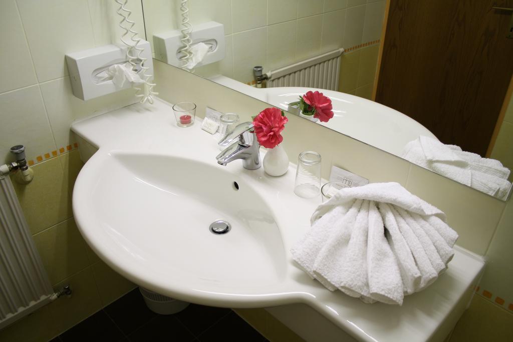 Vitalhotel Sonnblick Villach Room photo